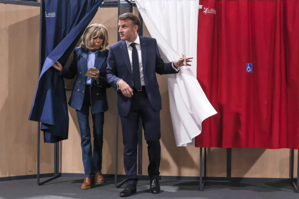 Macron bertaruh pada pemilu sela setelah kekalahan telak