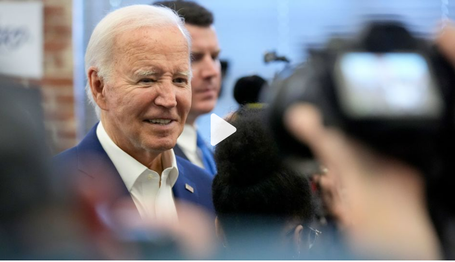 Biden memberi tahu Hill Democrats bahwa dia akan tetap bersaing